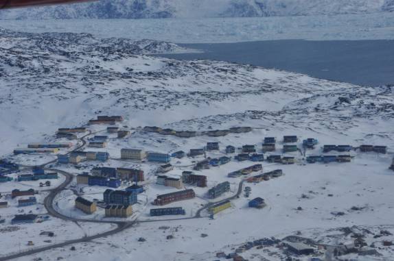 Vista aérea de Ilulissat, cidade ao norte do Círculo Polar Ártico, na Groelândia